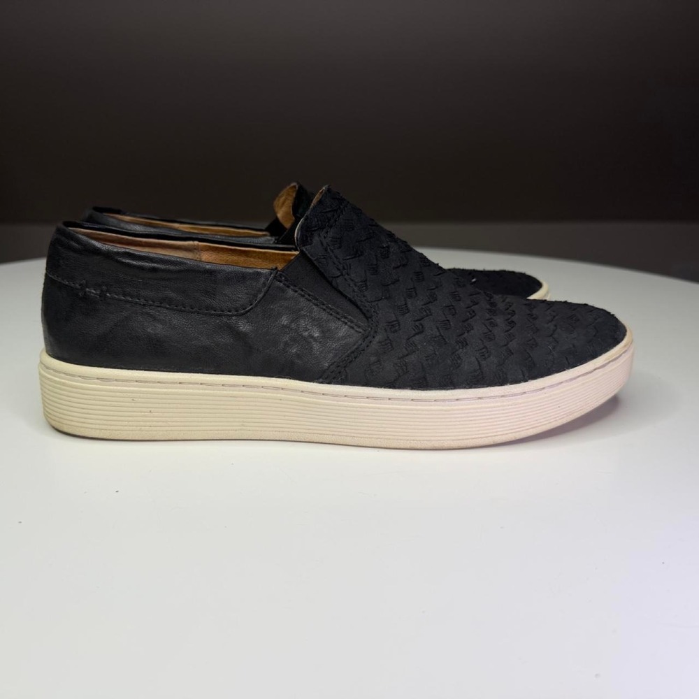 Sofft Black Leather Slip-On Sneakers Textured Leather Platform Comfort Shoes
